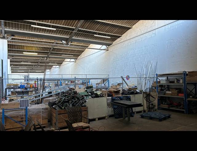 1,810M² WAREHOUSE TO LET IN EPPING INDUSTRIAL